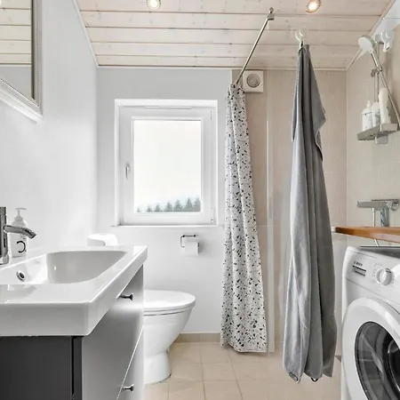 4 Bedroom Gorgeous In Prázdninový dům